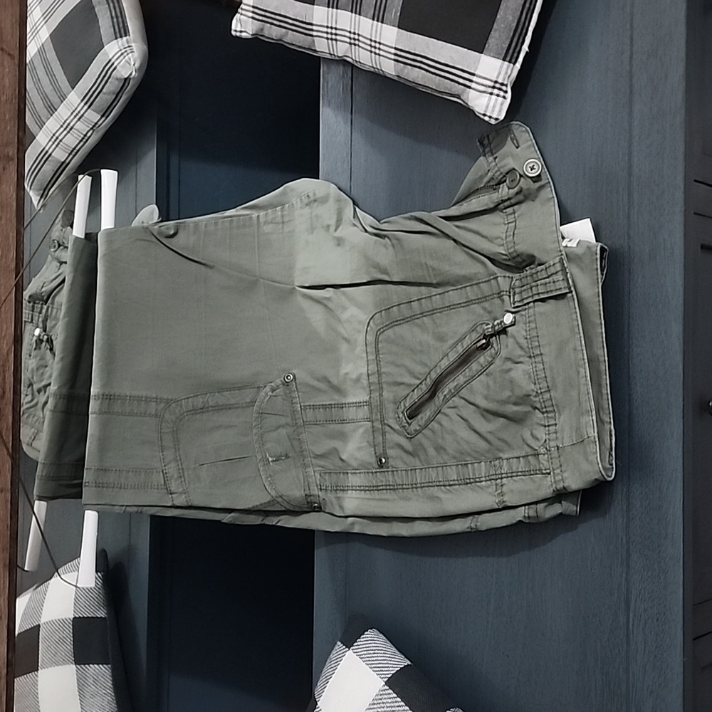 Dalia Collection army green size 12 pants